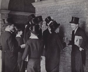 Eton çocuklar, dedikodu (s/b fotoğraf) by Laszlo Moholy Nagy