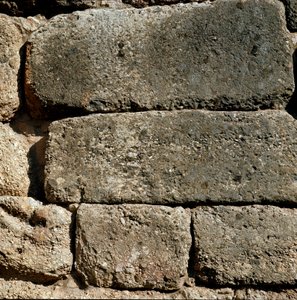 Aslan Kapısı yakınındaki duvarlar: Peloponez
