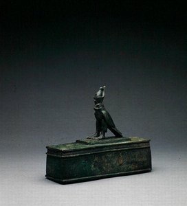 Şahin rölyefi (bronz) (bronz) by Late Period Egyptian