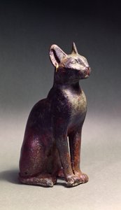 Altın küpeli bir kedi heykelciği, tanrıça Bastet