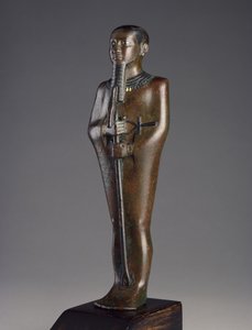 Tanrı Ptah heykelciği (siyah pigmentli bronz ve işlemeli gümüş ve altın)