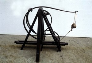 Bir mancınık. Leonardo da Vinci