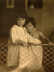 Çocuk Portresi. Leonid Nikolaevich Andreyev (1871-1919) tarafından Gümüş Jelatin Fotoğrafçılığı by Leonid Nikolaevich Andreyev