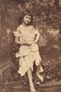 Alice Liddell Dilenci Hizmetçi rolünde, 1858.