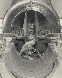 Türbinin Kalbi by Lewis W. Hine