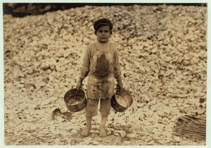 5 yaşındaki göçmen karides toplayıcısı Manuel, Dunbar, Lopez, Dukate Company, Biloxi, Mississippi, 1911