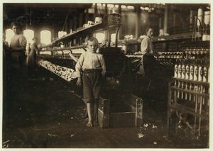 8 yaşındaki Leo, sadece 4 fit boyunda, Elk Cotton Mills, Fayetteville, Tennessee, 1910