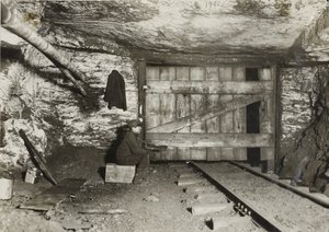  by Lewis Wickes Hine