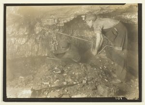  by Lewis Wickes Hine