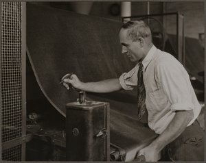 Kumaş Muayenesi by Lewis Wickes Hine
