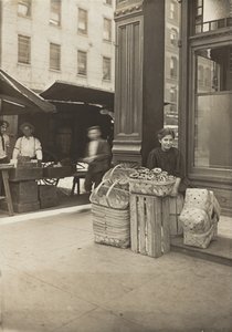 Lena Lochiavo - 11 yaşında, sepet ve simit satıcısı, Sixth Street Market