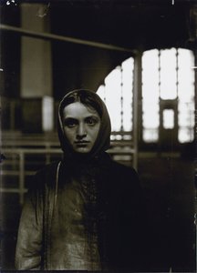 Genç Rus Yahudisi, Ellis Adası, 1905
