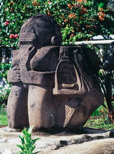 Antropomorfik Tiki heykeli, Papeete, Tahiti, Society Adaları, Windward Adaları Takımadaları, Fransız Polinezyası (Fransız Cumhuriyeti