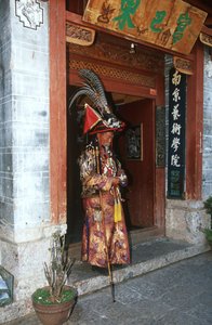 Çin, Yunnan, ben sos, geleneksel NA Xi kostümüyle dolu by Unbekannt Unbekannt