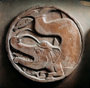 Balık yiyen filin başından deniz hayvanı ile madalyon, Bharhut Stupa
