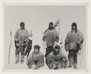 Güney Kutbundaki Beş (bromür baskı) by Lieutenant Henry Robertson Bowers