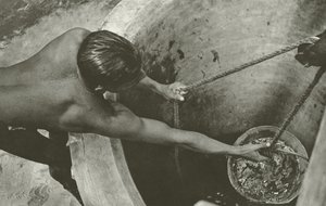 Kuyuda (s/b fotoğraf)