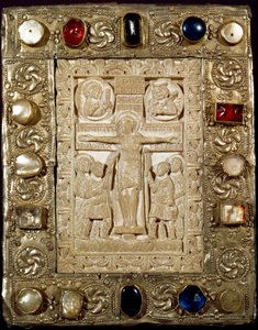 Ortaçağ Arkeolojisi (Orta Çağ). Lombardiya'nın barbar sanatı: Dük Orso'nun barışı. Fildişi kısım, Bakire, Aziz Longin the Centurion (veya Longinus) ve Aziz John tarafından çevrili çarmıha gerilmiş Mesih'i temsil eder. 9. yüzyılın Lombard sanatı
