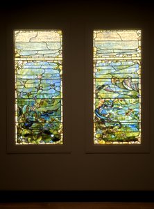 Deniz Yıldızlı Pencere ("Bahar") ve Deniz Anemonlu Pencere ("Yaz"), c.1885-1895 (cam, kurşun, demir ve ahşap çerçeve (orijinal)) by Louis Comfort Tiffany
