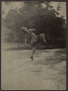 [Dansçı] by Louis Fleckenstein