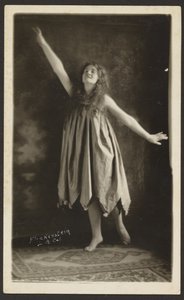 Grace Carberry, Güneş rolünde by Louis Fleckenstein