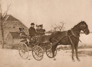 Atlı arabada erkekler ve kadınlar, 1937
