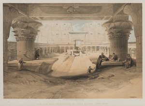 Mısır ve Nubia, Cilt I: Edfou Tapınağı Portikosunun Altından Görünüm, Yukarı Mısır, 1847. by Louis Haghe