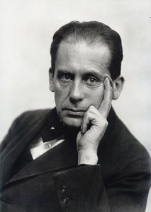 Walter Gropius, 1919 civarı. by Louis Held