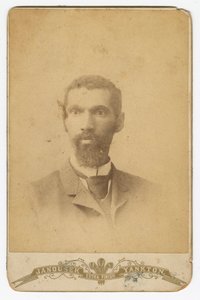 19. yüzyılın sonlarında sakallı bir adamın fotoğrafı. by Louis Janousek