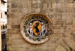 Mercanzia loncasının arması by Luca Della Robbia