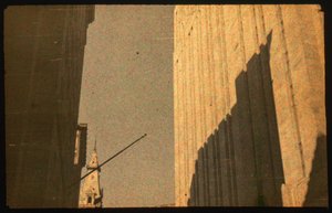 Otokrom Lumière ve 35mm fotoğraf makinesi ile şehir binalarının renkli fotoğrafı çekilmeden önce...