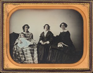 Bir Anne, Çocuk ve İki Kadının Portresi by Luther Holman Hale