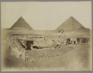 Piramides van Cheops en Chefren, de sfinx en de tempel van Chefren Cheops ve Cheffren Piramitleri Sphynx ve Cheffren tapınağı (nesne üzerindeki başlık) by Maison Bonfils