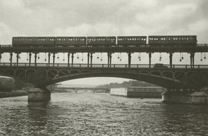 Paris: Pont de Passy (s/b fotoğraf)