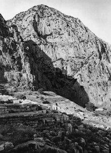 Delphi ve Parnassus Dağı