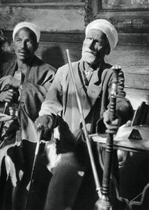 Nargile içmek, Kahire, 1937 by Martin Hurlimann