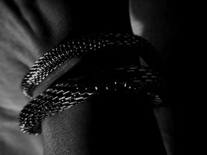 metal ve cilt by Martina Konitzky