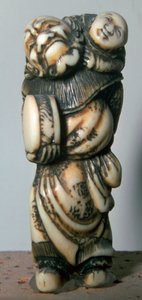 Çinli bir dansçı ve çocuğun Japon Netsuke