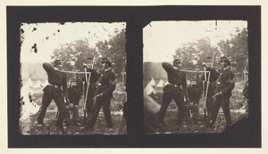 İsimsiz [silahlarla poz veren Amerikan askerleri], 1850-1900. by Mathew Brady