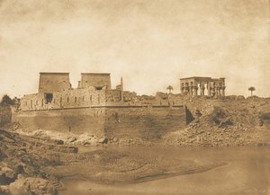Begueh adasının güney ucundan alınan Philae adasının genel görünümü, 1849-50. by Maxime Du Camp
