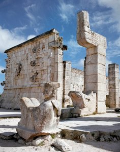 Savaşçılar tapınağının girişi, 750-1200 by Mayan