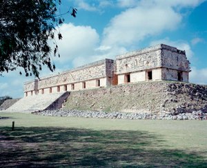 Ön Kolomb uygarlığı: Uxmal antik Maya başkenti, Puuc tarzı sitenin görünümü. Kuzey Yucatan 600-900 AD: kahin piramidi. Meksika by Mayan