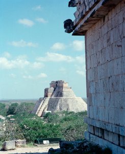 Ön Kolomb uygarlığı: Uxmal antik Maya başkenti, Puuc tarzı yerinde üst tapınağın görünümü. Kuzey Yucatan 600-900 AD. Meksika by Mayan
