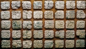 Farklı gliflerden (oyulmuş taşlar) oluşan Maya takvimi (320-1697)