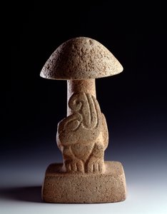 Kolomb öncesi sanat, Maya uygarlığı, klasik öncesi dönem: stilize bir yılan temsili ile mantar şeklindeki bazalt heykel. Kaminaljuyu, Guatemala