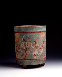 Kolomb öncesi sanat, Maya uygarlığı, klasik dönem: çok renkli kilden silindirik vazo, törensel bir sahneyi alaydaki karakterlerle süslüyor. La Lagunita, Quiche, Guatemala