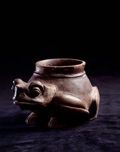 Kolomb öncesi sanat, Maya uygarlığı, son klasik dönem: kurbağa (veya kaplumbağa) şeklinde zoomorfik kil vazo. La Lagunita, Quiche, Guatemala Dim