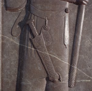 Xerxes'in silah taşıyıcısının kılıcının oyulması, Persepolis'teki Seyirci Salonunda kabartma (bronz) by Median School