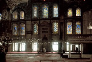 Osmanlı sanatı: 1609-1617 yılları arasında inşa edilen Sultanahmet Camii'nin iç görünümü by Mehmet Aga