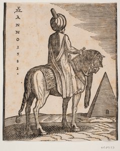 Arkadan eğik olarak görülen sarıklı, silahsız binici; t.h. arka planda bir piramit by Melchior Lorck